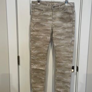 Women’s Camo Levi  Skinny Jeans size 30